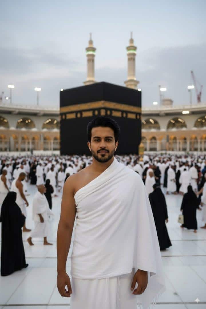 Muslim man standing in front of Ka'bah at Masjidil Haram